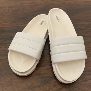 Forever 21 Sandals in white, Size 8